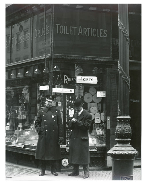 NYC Cop on the Beat on the corner Broadway & East 9th Street  - Greenwich Village -  Manhattan NYC 1913