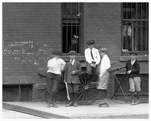 Kids hanging outside on Waverly Place - Greenwich Village - Manhattan  1914 Close UP