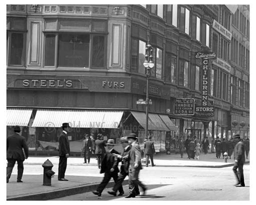 14th Street & 5th Avenue - Greenwich Village - Manhattan, NY 1916 E Old Vintage Photos and Images