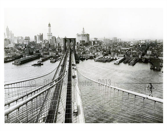 bridge walker on the Brooklyn Bridge Old Vintage Photos and Images