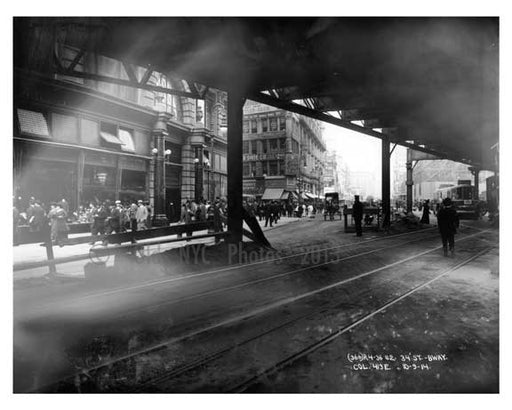 Broadway & 34th Street under the elevated train tracks - Midtown Manhattan - NY 1914 Old Vintage Photos and Images