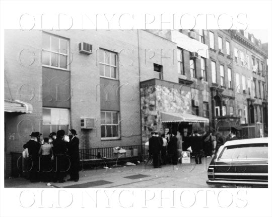 Satmar Jews buying esrog for Succoth Old Vintage Photos and Images