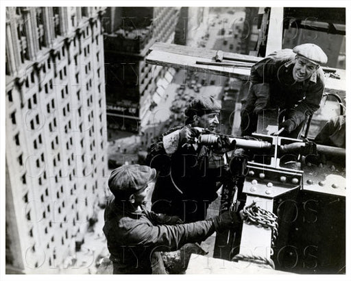 Broadway & West 47th St Paramount Building Reveters on the job Manhattan NYC 1926 Old Vintage Photos and Images