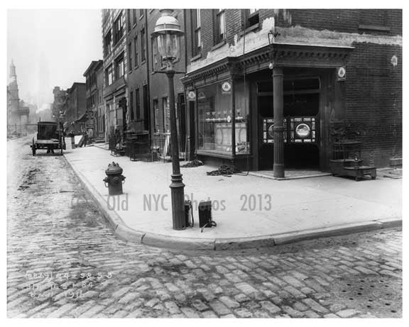 Broome Street 1916 - looking north -  this corner is in Soho but runs through Little Italy aswell Old Vintage Photos and Images