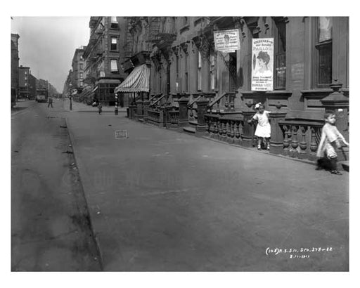 Children playing on Lexington Avenue & 104th Street outside of a "Hair Dressing Parlor" 1911 - Upper East Side, Manhattan - NYC I Old Vintage Photos and Images