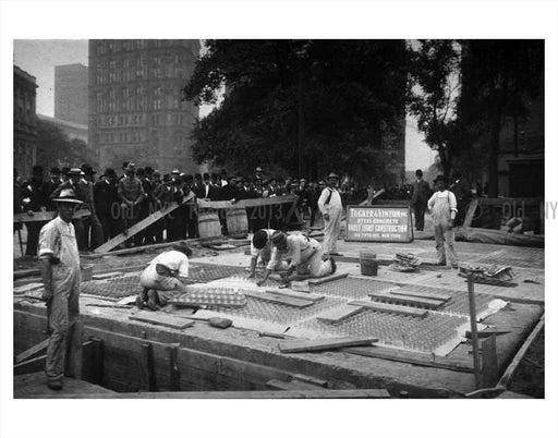 Construction workers on 5TH Ave Old Vintage Photos and Images