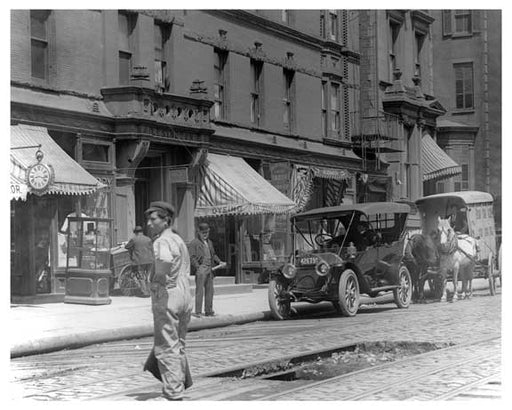 Construction workers on Lexington Avenue 1912 - Upper East Side Manhattan NYC Old Vintage Photos and Images