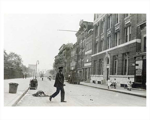 East 35th Street looking east from 2nd Ave Street Gabriels Park Old Vintage Photos and Images