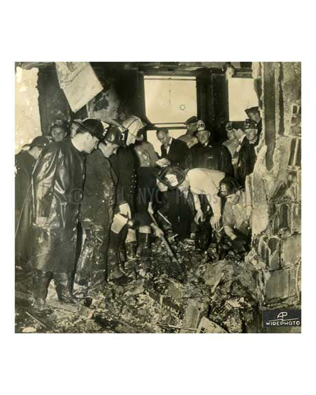 Empire State Building Plane crash 1945 - Midtown Manhattan Old Vintage Photos and Images