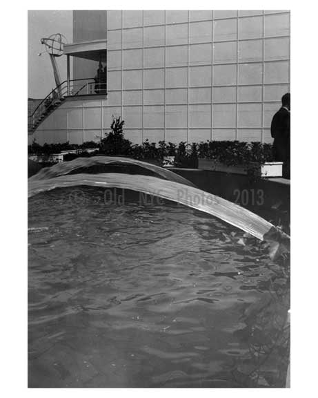 Fountain & Pool at the Worlds Fair 1939 - Flushing - Queens - NYC Old Vintage Photos and Images