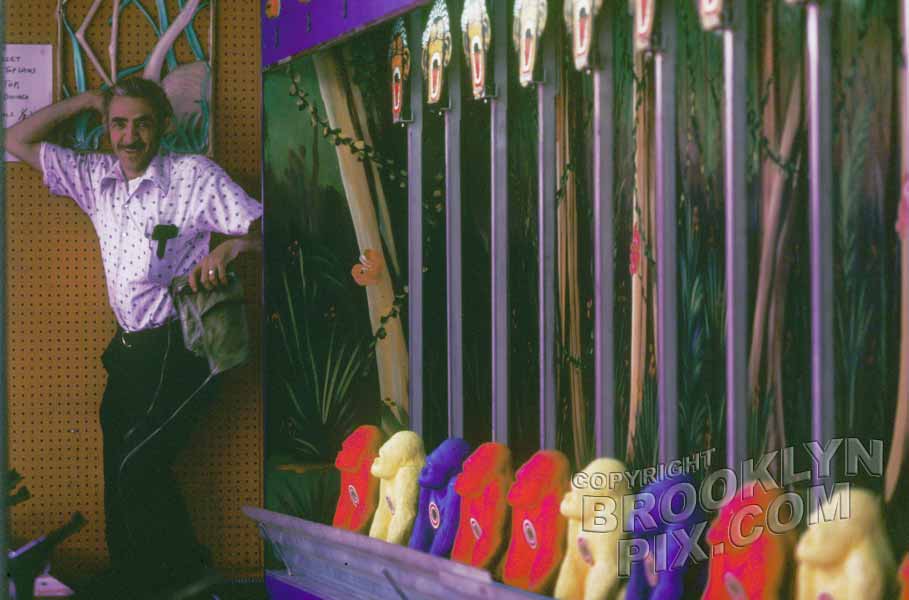 Gorilla race arcade booth, 1973 — Old NYC Photos