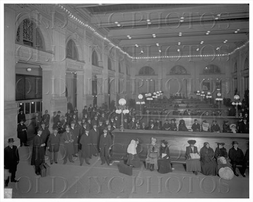 Grand Central interior with passengers waiting 1904 Old Vintage Photos and Images