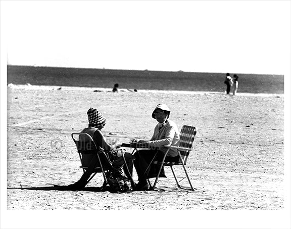 Ladies enjoying a beach day Old Vintage Photos and Images