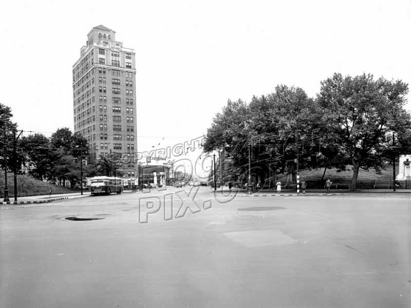 Looking north up Flatbush Avenue from Grand Army Plaza, c.1947 Old Vintage Photos and Images