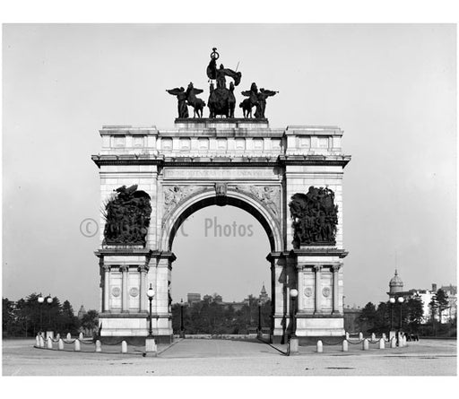Memorial Arch at Grand Army Plaza Old Vintage Photos and Images
