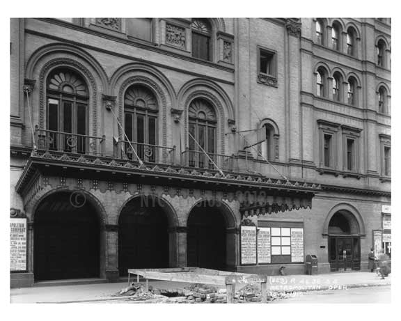 Metropolitan Opera House - Broadway  40th Street - Midtown Manhattan - 1915 Old Vintage Photos and Images