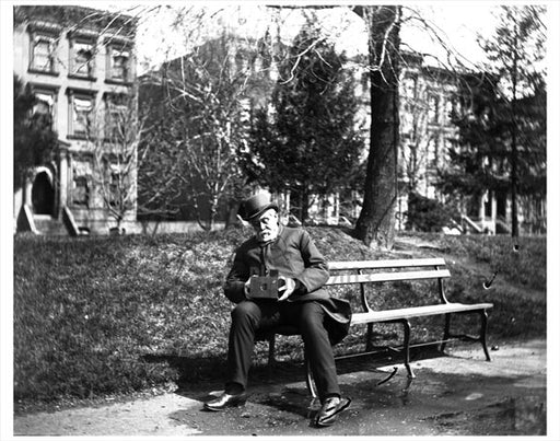 Old man on the park bench Old Vintage Photos and Images
