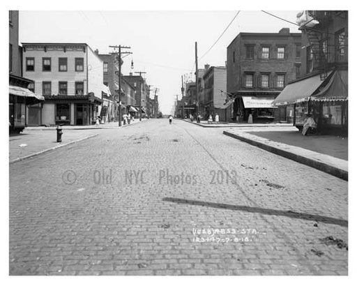 On North 7th Street - Children at play in the streets of Williamsburg 1918 Old Vintage Photos and Images