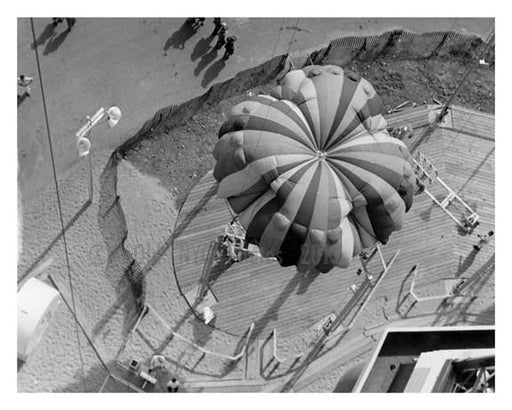 Parachute jump at Worlds Fair 1939 - Flushing - Queens - NYC Old Vintage Photos and Images