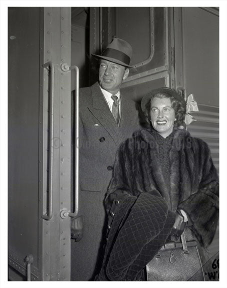 People getting off a train NYC Old Vintage Photos and Images