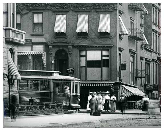 People walking down Lexington Avenue 1911 - Upper East Side, Manhattan - NYC Old Vintage Photos and Images