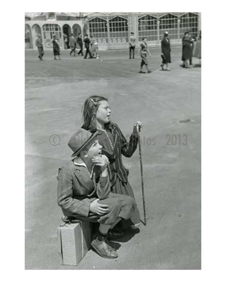 Performers at the Worlds Fair 1939 - Flushing - Queens - NYC Old Vintage Photos and Images