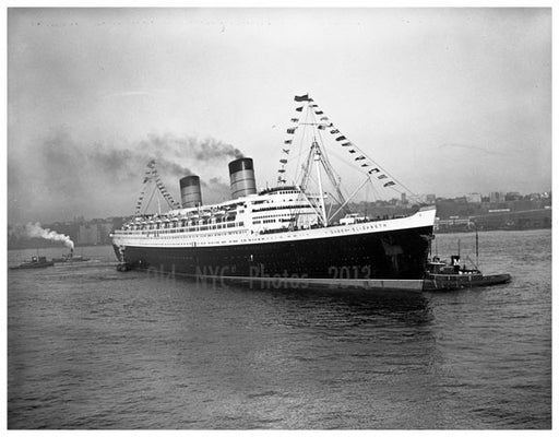 Queen Elizabeth cruise ship Old Vintage Photos and Images