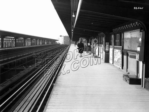 Saratoga Avenue station on the Livonia Avenue Line, 1940s Old Vintage Photos and Images