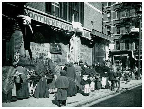 Street scene in lower Manhattan Old Vintage Photos and Images