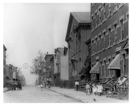 Street view in Williamsburg - Brooklyn, NY  1918 II Old Vintage Photos and Images