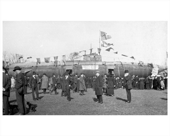 Submarine in Central Park 1917 Old Vintage Photos and Images