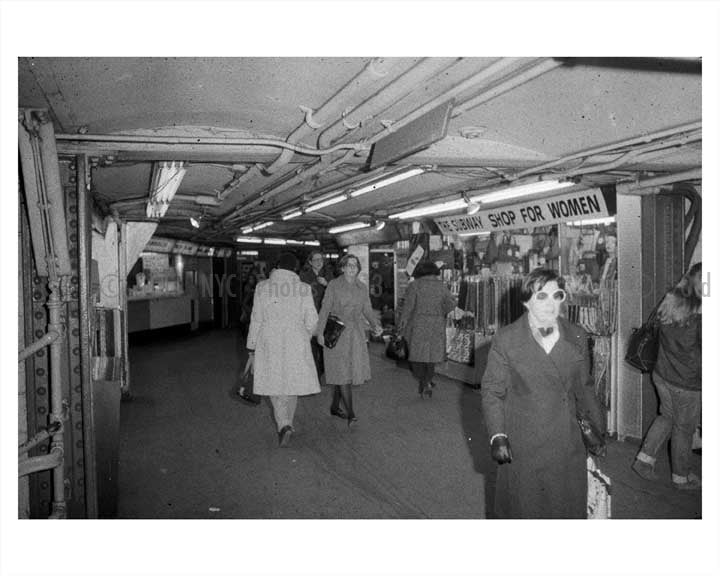 Subway Shop for women 1970's Old Vintage Photos and Images