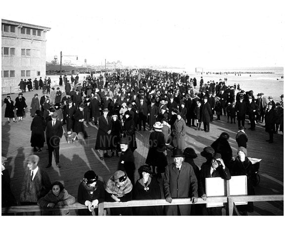 The first Sunday Crowd on the Boardwalk 1922 Old Vintage Photos and Images