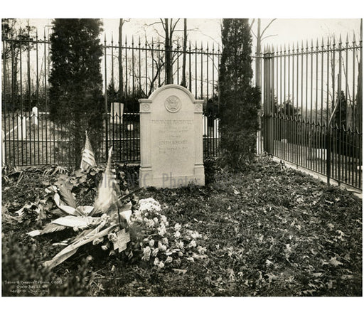 Theodore Roosevelt's Grave - Oyster Bay, L.I. Old Vintage Photos and Images