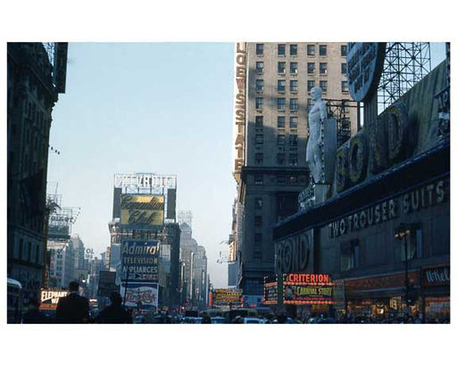 Times Square / Duffy Square in 1950s New York City I Old Vintage Photos and Images