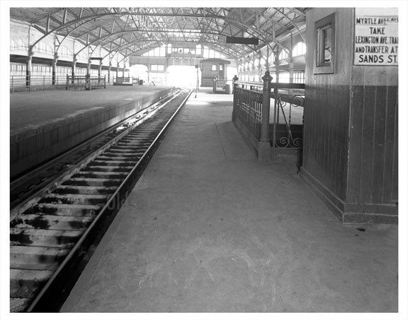 Train stop - Lexington Ave bound trains II Old Vintage Photos and Images