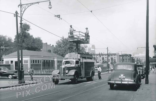 Trolley wire repair truck Smith Street north at Carroll Street Park, Carroll Gardens Brooklyn NY c.1950 Old Vintage Photos and Images
