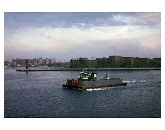 Tug boat in the Hudson Old Vintage Photos and Images