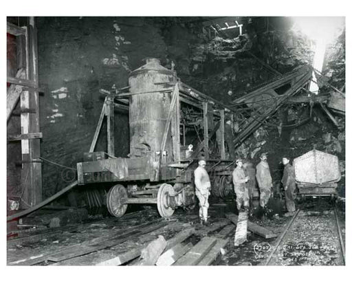 Underground - Digging out the NYC Subway system - Lexington Avenue between 97th & 98th Street 1912 - Upper East Side Manhattan NYC Old Vintage Photos and Images