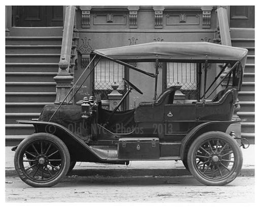 Upclose view of a classic car outside 1704  Lexington Avenue & 107th Street 1911 - Upper East Side, Manhattan - NYC Old Vintage Photos and Images