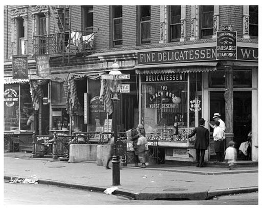 Upclose view of Lexington Avenue & 104th Street 1911 - Upper East Side, Manhattan - NYC Old Vintage Photos and Images