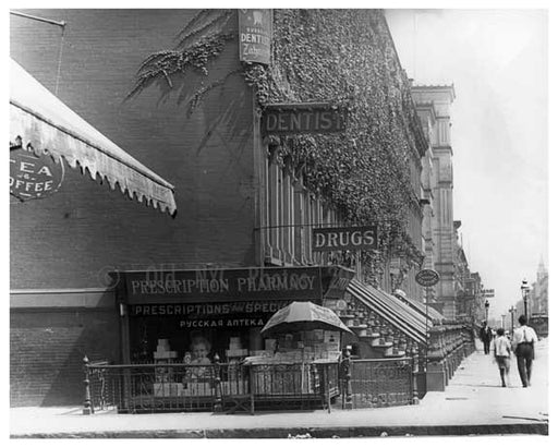 Upclose view of Lexington Avenue & 104th Street 1911 - Upper East Side, Manhattan - NYC I Old Vintage Photos and Images