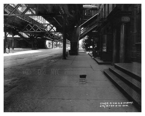 West Broadway  under the elevated train platform - Tribeca - Manhattan 1915 A Old Vintage Photos and Images