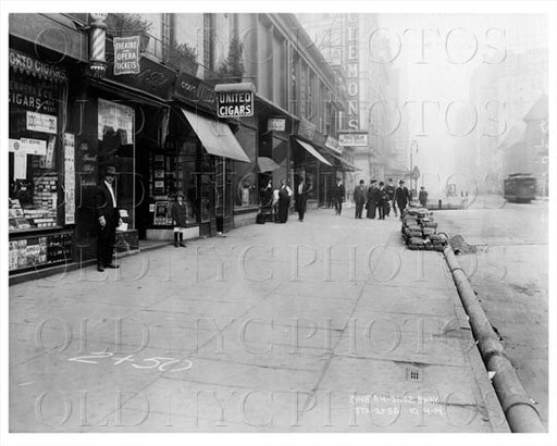 West side of Broadway Station looking North Manhattan NYC 1914 Old Vintage Photos and Images