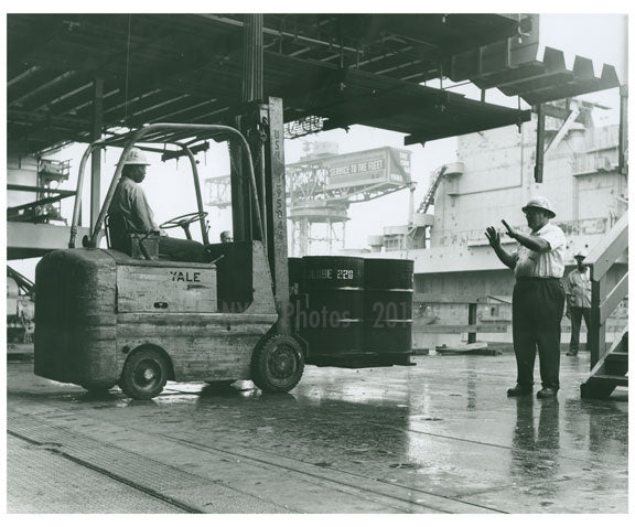 Workers at the Navy Yard Old Vintage Photos and Images