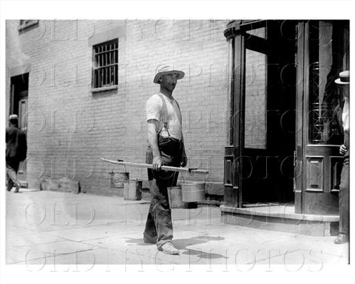 Working Man with Beer at side door Old Time Saloon Manhattan NYC 1908 Old Vintage Photos and Images