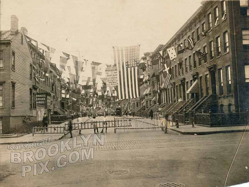 WWI block party for American Expeditionary forces, State Street west from Third Avenue to Nevins Street Old Vintage Photos and Images